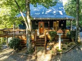 Chic Picturesque Cabin Ideal for a Romantic Getaway in Tennessee