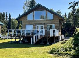 Peaceful Cabin Getaway with Beautiful Views near the Kenai River, Alaska, Hotel in Kasilof