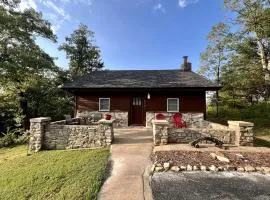 Cozy Cabin Rental near Table Rock Lake in the Ozark Mountains, Missouri