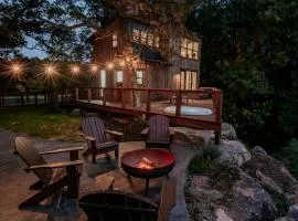 Luxurious Cabin with Jacuzzi and Breathtaking Views in Georgia