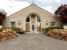 Charming Boutique Farm Stay Near Nashville – Cozy Horse Stall Suite