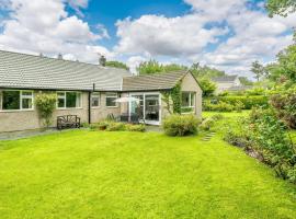 3 Bed in The Green 88586, hotel in Duddon