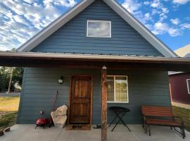 Brand New, Modern Country Cabin near Bryce Canyon National Park, Utah, Hotel in Cannonville