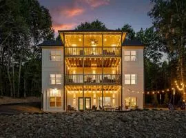 Gorgeous Cabin Surrounded by Trees in Fairview, Georgia