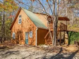 Cute Cabin with Pool Table and Hiking Trails in Cleveland, Georgia