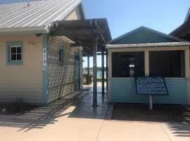 Picturesque Vintage Cabin with Lake Views in Florida