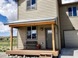 Modern Condominium with Pet-Friendly Drift Boat Parking near Madison River in Ennis, Montana