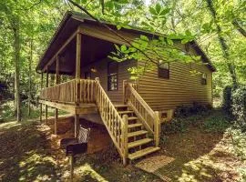 Family-Friendly Cabin Rental with River Views near Knoxville
