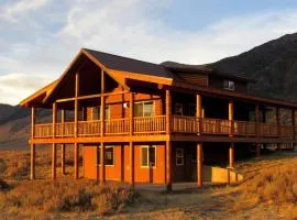 Scenic Vacation Cabin with 360° Mountain Views near Yellowstone National Park in Madison River Valley, Montana