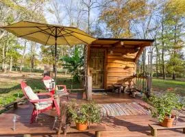 Hillbilly Chic Tiny House Near Nashville with WiFi, Kitchenette, Fire Pit & Trails