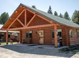 Spacious Luxury Cabin with Bunk Room & Nature Trail Access near Bonners Ferry, Idaho