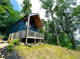 Luminous Cottage with Lofted Interior in Sevierville, Tennessee