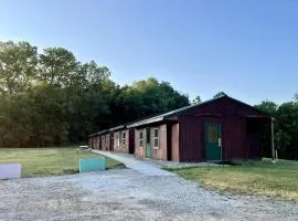 Wonderful Cabin that Sleeps 12 near the Cedar River in Letts, Iowa