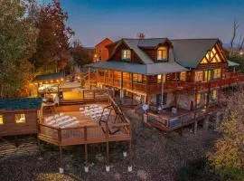 Spectacular Cabin with Incredible Indoor and Outdoor Spaces in Tennessee