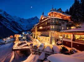 Hotel Madatsch, hotel cerca de Paso Stelvio, Trafoi