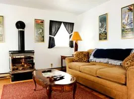 Charming Cabin Rental for the Perfect Summer Getaway on Clear Lake in Michigan