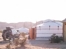 Relaxing Yurt Wonderful for Stargazing near Joshua Tree National Park, California