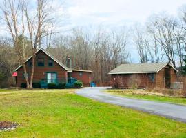 Luxury Cabin Rental for a Family Getaway in Pigeon Forge, Tennessee, hotel in Waldens Creek