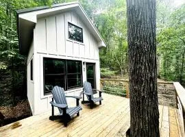 Off-grid Tree House Suitable for Four in Alabama