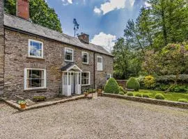4 Bed in Hay-on-Wye Town BN116