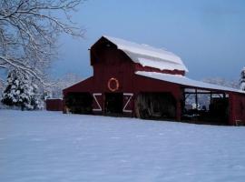 Two-Bedroom, One Bathroom Cottage on 250-Acre Cattle Farm for Getaway near Richmond, Virginia, hotel v destinaci Howardsville