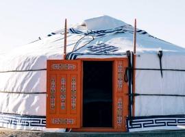 Secluded Yurt Perfect for Stargazing near Joshua Tree National Park, California, hotel v destinaci Sunfair Heights