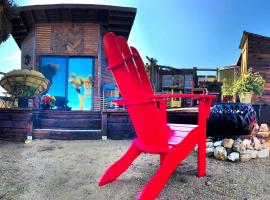 Unique Yucca Valley Rental Ideal for Romantic Getaways in California, hotel v destinaci Yucca Valley