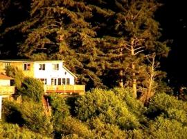 Spacious Cottage Rental with Ocean Views in Netarts, Oregon, hotel en Netarts