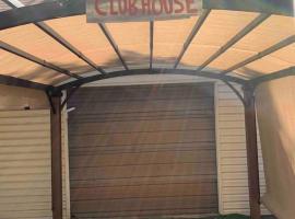 Charming Swan Valley Cottage with Clubhouse Access Near Palisades Lake, Idaho, hotel en Irwin