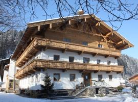 Ferienhof Kampfl, pension in F&uuml;gen