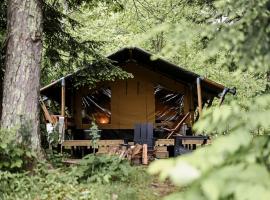 Secluded Safari Tent with Amazing Lakefront Vistas, Sauna and Barbecue in North Woodstock, New Hampshire, hotel in Woodstock