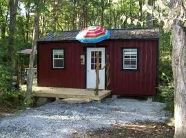 Secluded Sedona Tiny House in Woods Near Lake | Fire Pit, Hammocks, Full Kitchen & Breakfast