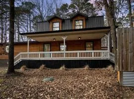 Cozy Cabin with Additional Studio Mini-Cabin in Broken Bow, Oklahoma