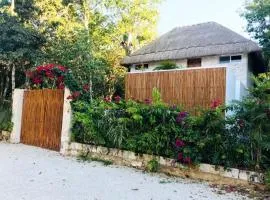 Charming Jungle Villa with Private Jacuzzi near Cenotes in Chemuyil, Quintana Roo