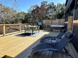 Unique Tiny House with Hot-tub, Fire Pit and Hiking Trail in Leander, Texas