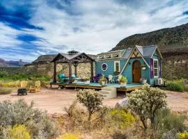 Magical Tiny House with a Hot Tub for Zion National Park Getaways