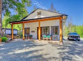 Serenely Rustic Cabin Haven near Whistle Lake in Washington