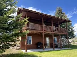 Charming Cabin with Spectacular Mountain Views near Madison River in Ennis, Montana