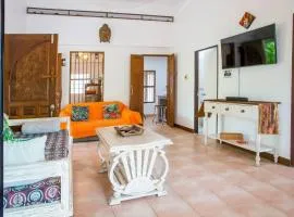 Villa with private pool and mountain views