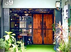 89 Bed & Studio Hostel