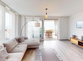 Bright, Spacious 2-bed Apt - Balcony Lake View! RGP13, hotel in Neuchâtel