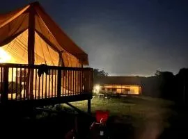 Peaceful Tented Cabin with Fire Pit and Fantastic Sights in Logan, Ohio