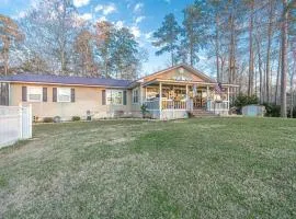 Ultimate Lakefront Cabin with Outdoor Pool in Georgia