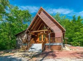 Lovely Cabin with Hot-tub and Fireplace in Cleveland, Georgia