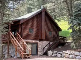 Cozy Mountain Cabin with Jacuzzi Near Ennis Lake in McAllister, Montana