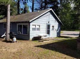 Remote Cabin Vacation Rental on Beautiful Somo Lake, Wisconsin, ξενοδοχείο σε Tomahawk