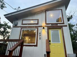 Romantic Getaways to the New Braunfels in this Fully-Equipped Tiny House in Texas, tiny house in New Braunfels