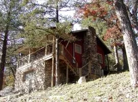 Romantic Ozarks Cabin Rental in Secluded Woodland near Branson, Missouri