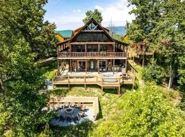 Group Cabin with Luxury Equipped Deck and Game Room in Tennessee