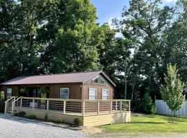 Tiny House Cabin in Marion, IL, cabin in Sunset Harbor